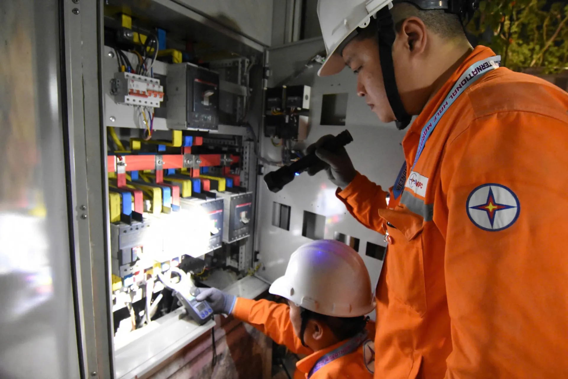 EVN triển khai thử nghiệm giá bán lẻ điện 2 thành phần