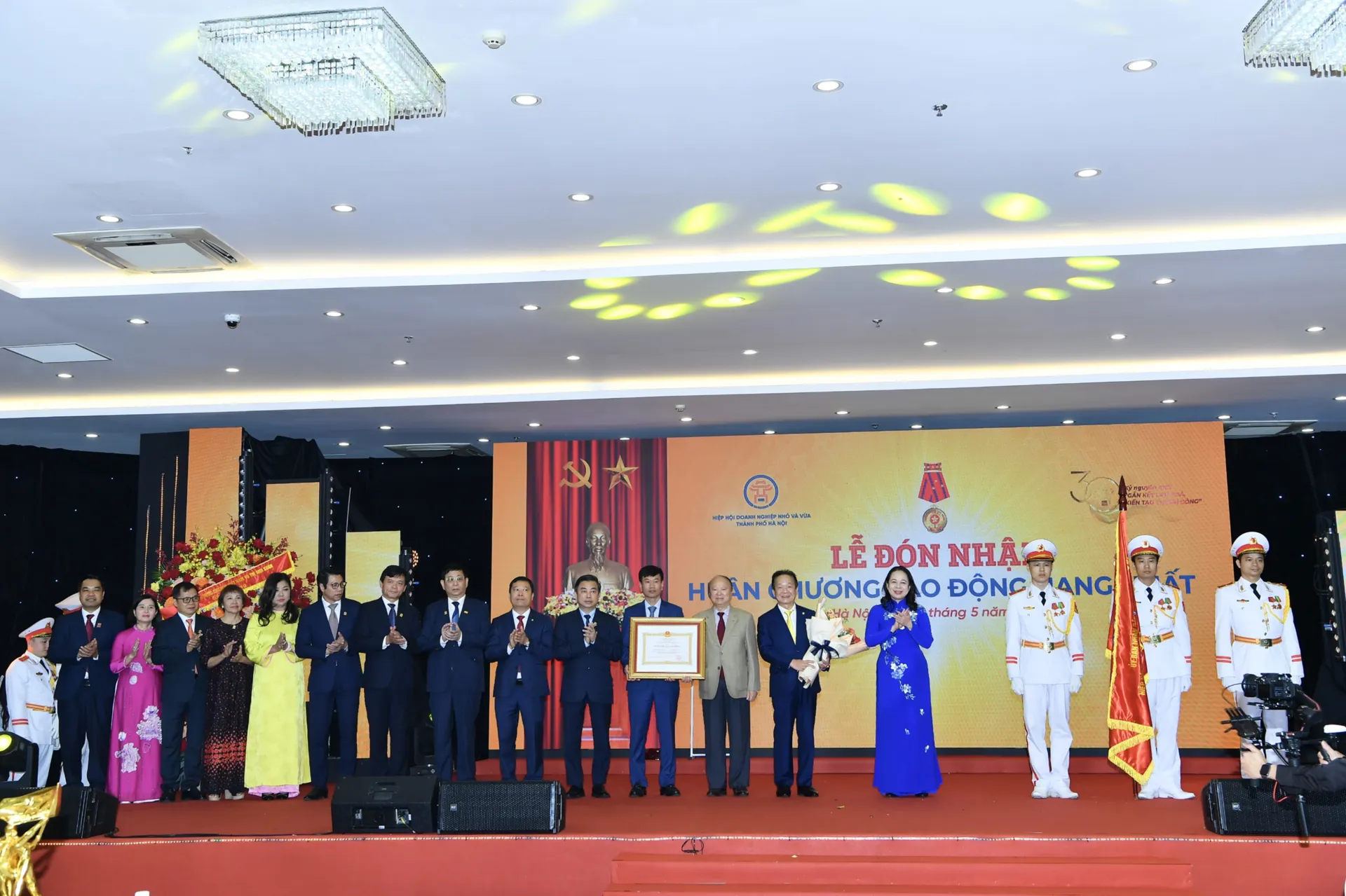 HANOISME đón nhận Huân chương Lao động hạng Nhất