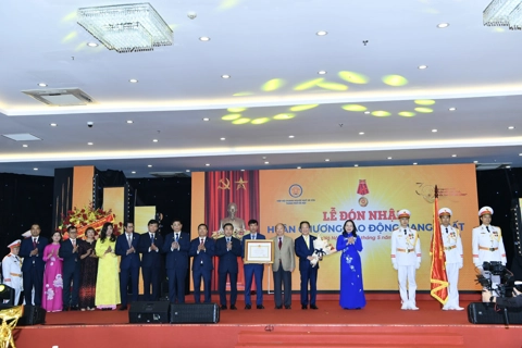 HANOISME đón nhận Huân chương Lao động hạng Nhất
