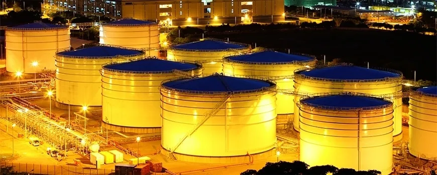 Giá xăng dầu hôm nay 3/8: tăng giảm đầy biến động