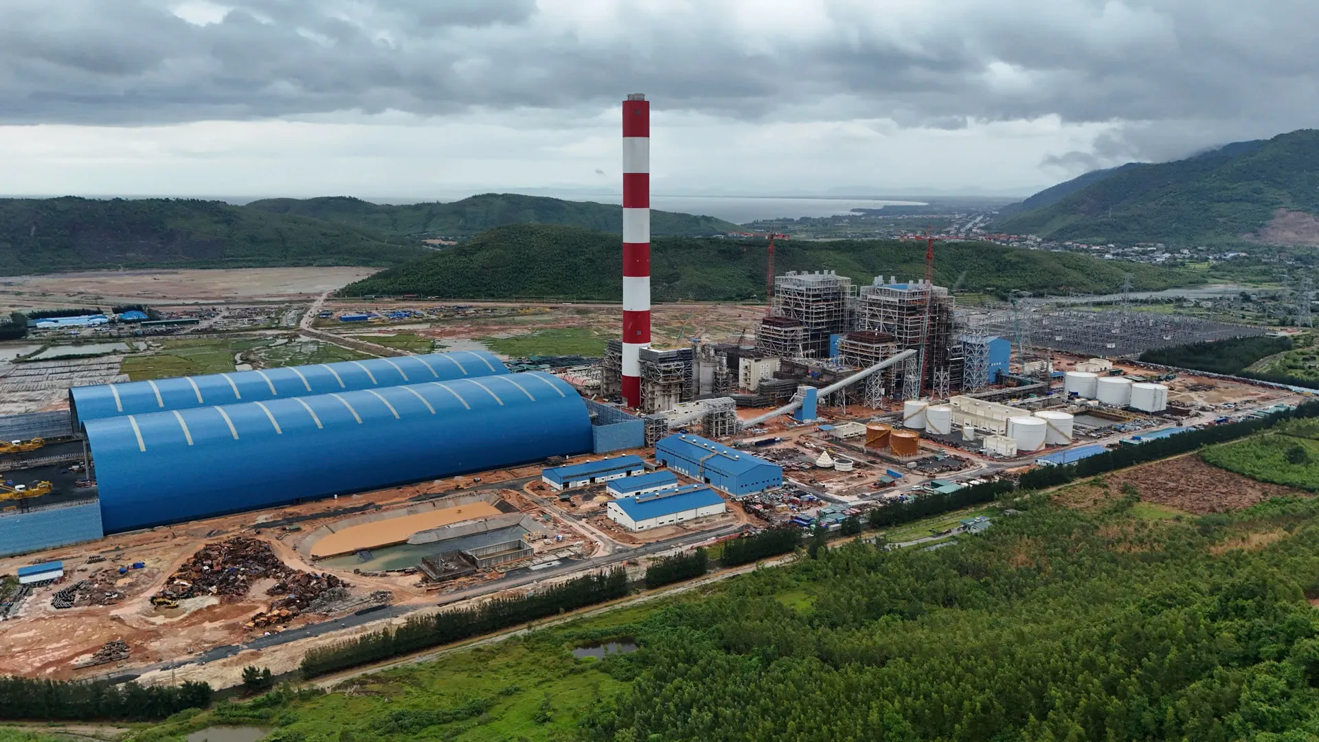 Lễ đốt dầu lần đầu lò hơi Tổ máy số 1 tại Dự án Nhà máy Nhiệt điện Quảng Trạch I