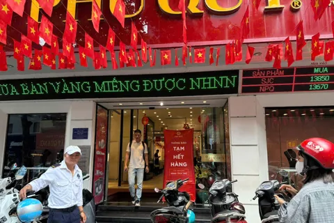 Vàng tăng cao, chờ tác động của chính sách mới