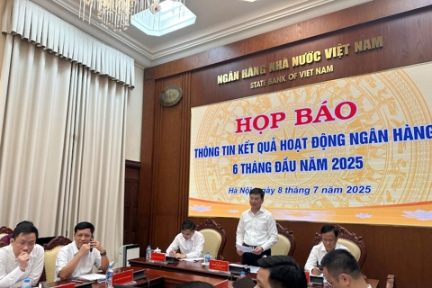 Tín dụng tăng gần 10%, áp lực lãi suất, tỷ giá lớn