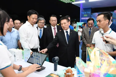 Phó Thủ tướng Hồ Đức Phớc: Thanh toán không tiền mặt, xu hướng tất yếu của nền kinh tế số