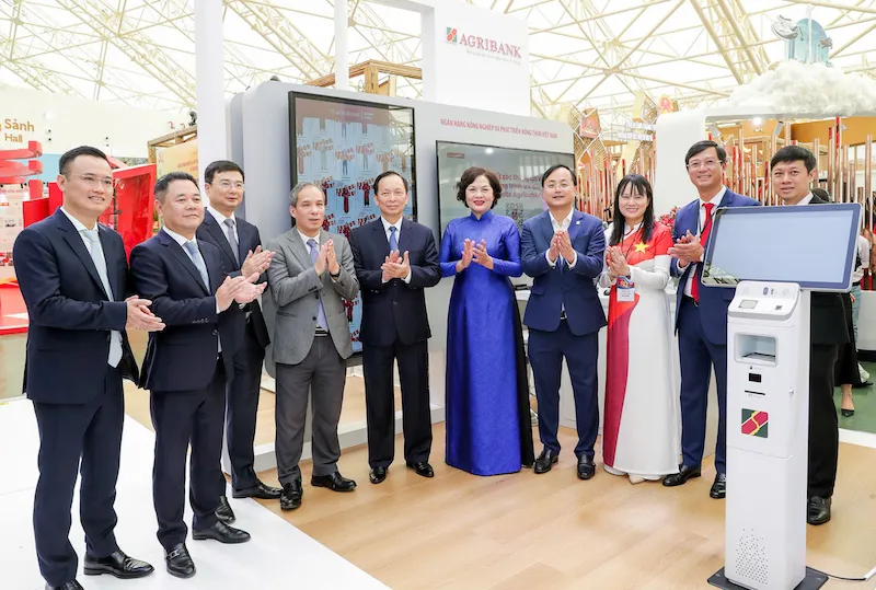 Agribank vinh dự nhận Bằng khen của Thống đốc NHNN tại Triển lãm 80 năm thành tựu đất nước