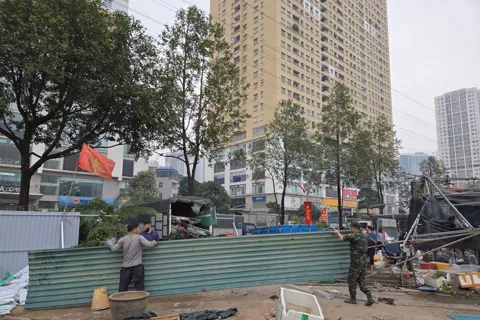 Phường Đại Mỗ ra quân hỗ trợ người dân san gạt mặt bằng, đẩy nhanh tiến độ dự án hồ điều hòa Mễ Trì