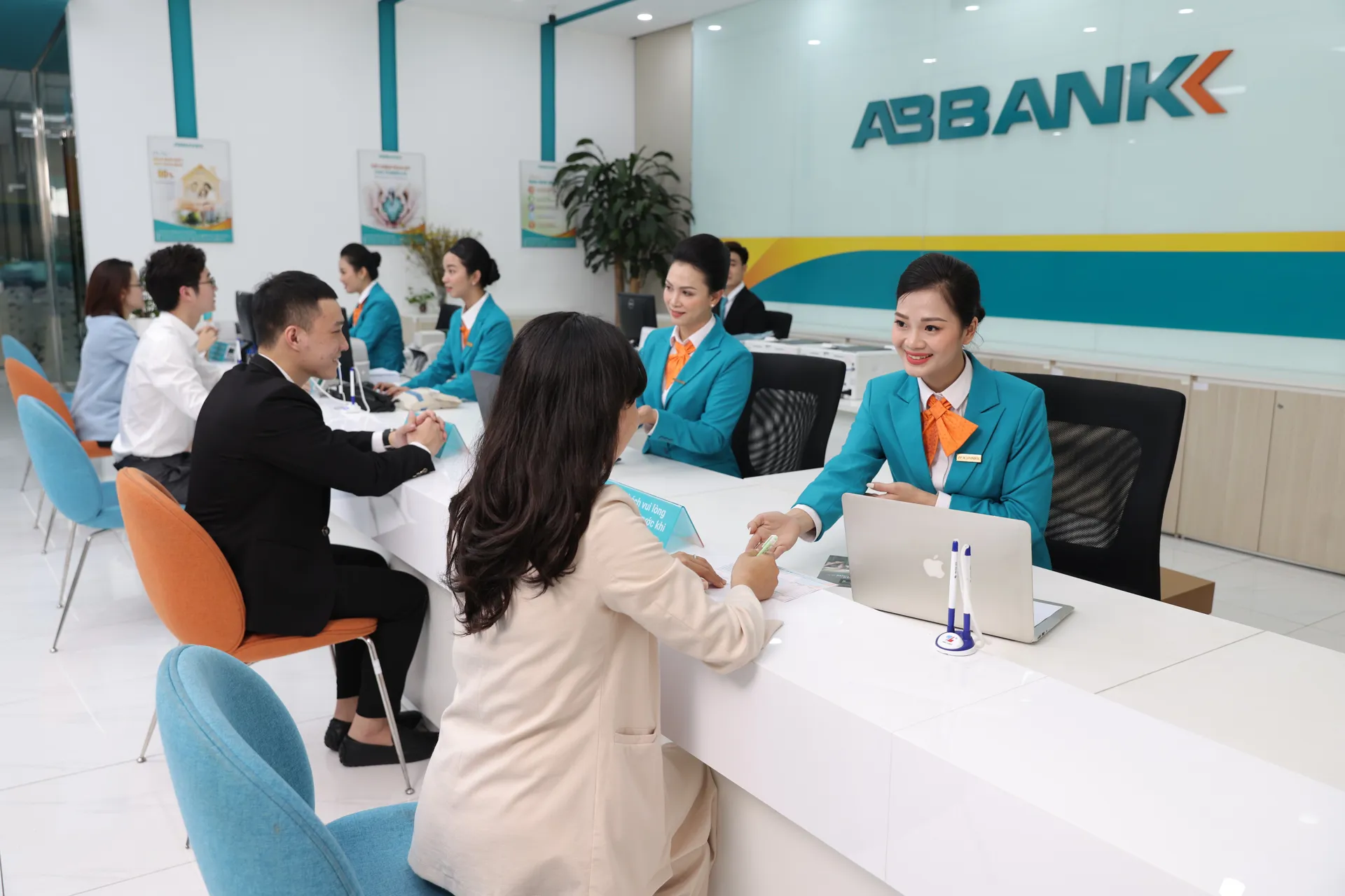Kết thúc quý 3, ABBANK đạt 128% kế hoạch lợi nhuận năm 2025, được chấp thuận kế hoạch tăng vốn điều lệ thêm hơn 3.600 tỷ đồng