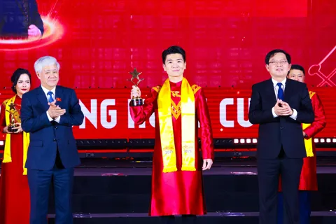 Doanh nhân Đỗ Quang Vinh được vinh danh trong TOP 10 Giải thưởng Sao Đỏ 2025