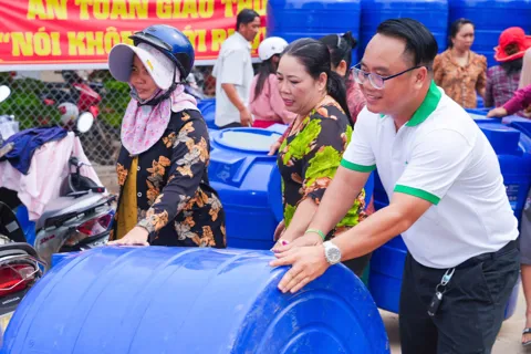 FE CREDIT tung gói tín dụng ưu đãi, hỗ trợ người dân vùng lũ ổn định cuộc sống