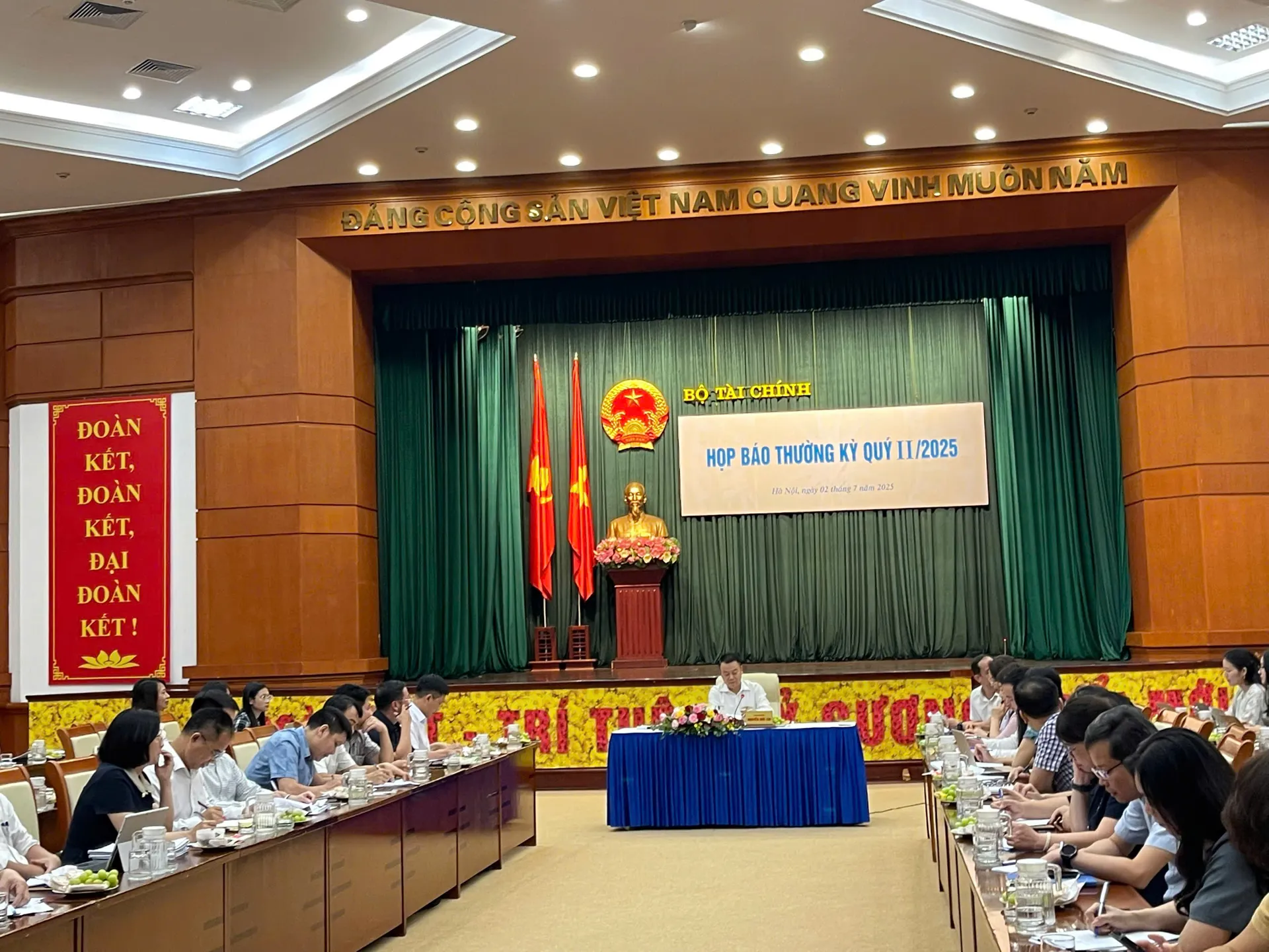 Xoá bỏ thuế khoán từ 2026: Hộ kinh doanh nào phải đóng thuế?