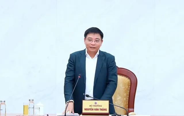 Bộ trưởng Bộ Tài chính chỉ đạo “nóng”: Giảm giá thành dịch vụ, tăng hỗ trợ hộ kinh doanh chuyển đổi