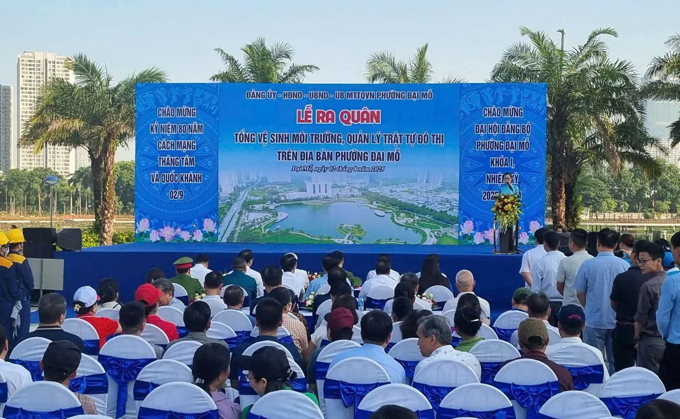 Phường Đại Mỗ ra quân đảm bảo vệ sinh môi trường, trật tự văn minh đô thị