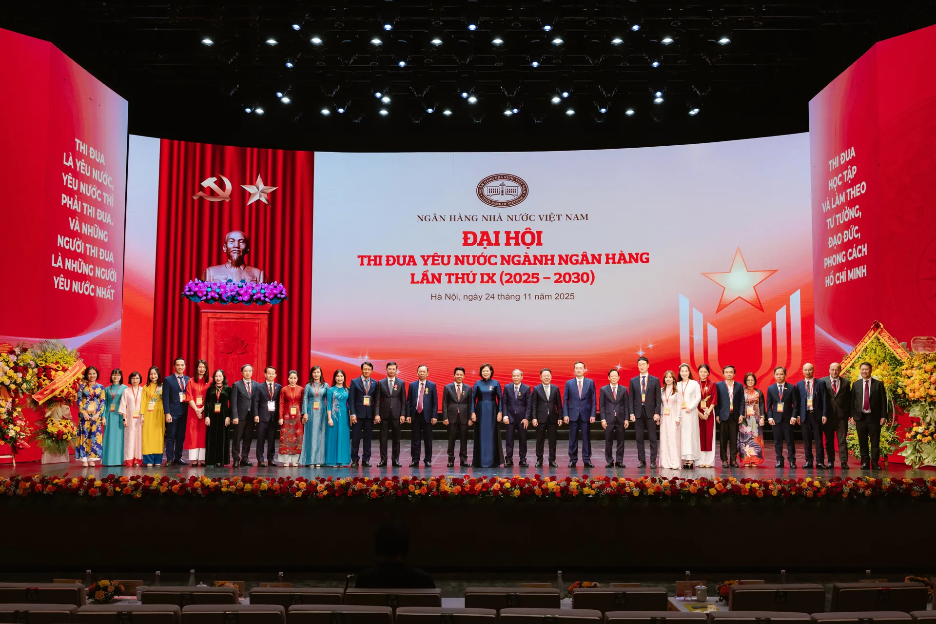 Ngân hàng Nhà nước trao bằng khen cho 01 cá nhân và 01 tập thể thuộc Eximbank