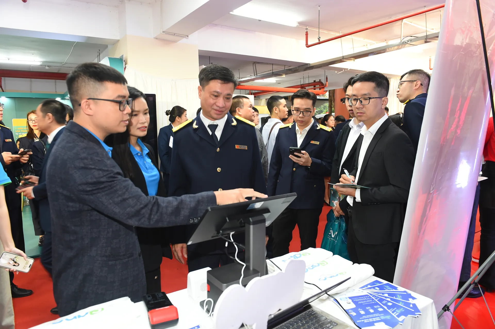 Thuế Hà Nội đồng hành cùng hộ kinh doanh chuyển đổi phương pháp khai thuế và chuyển lên doanh nghiệp
