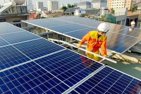 Hà Nội hỗ trợ tối đa 6 triệu đồng với hộ gia đình lắp điện mặt trời mái nhà