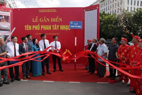 Hà Nội: gắn biển tên phố Phan Tây Nhạc tại phường Xuân Phương