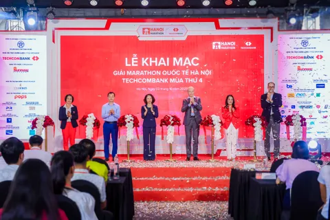 Khai mạc giải Marathon Quốc tế Hà Nội Techcombank mùa thứ 4: Giải chạy biểu trưng của Thủ đô, kết nối cộng đồng, tôn vinh giá trị di sản – văn hóa