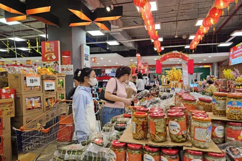 Chợ, siêu thị mở cửa trở lại, thị trường hàng hóa trên cả nước bắt đầu nhộn nhịp