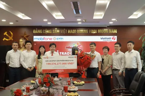 Mua vé số Vietlott qua kênh điện thoại, người phụ nữ trúng giải Jackpot gần 200 tỷ đồng