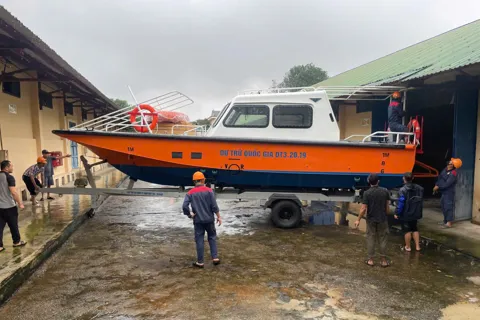 Xuất cấp hàng dự trữ quốc gia hỗ trợ Huế khắc phục hậu quả mưa lũ