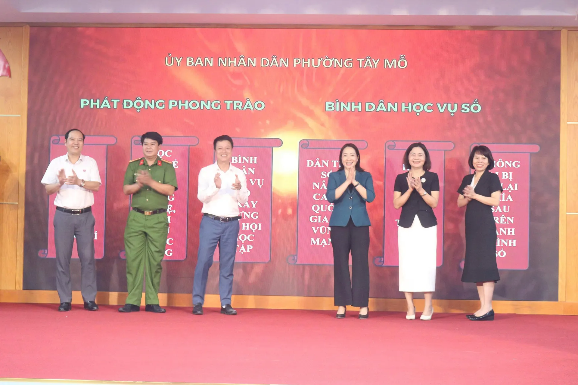 Phường Tây Mỗ phát động phong trào “bình dân học vụ số” và chiến dịch “45 ngày đêm”