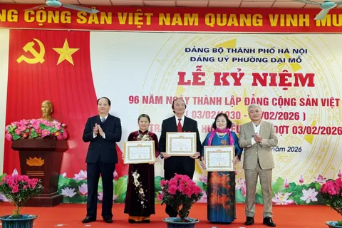 Phường Đại Mỗ trao Huy hiệu Đảng đợt 3/2/2026 cho 68 đảng viên