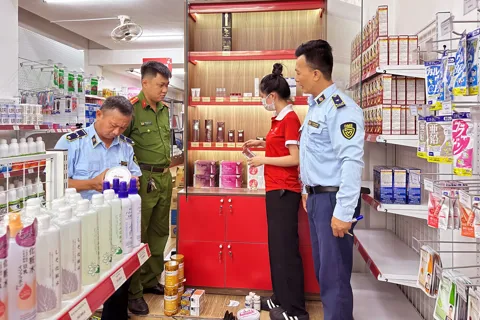 Hà Nội mạnh tay chống hàng lậu, hàng giả để môi trường kinh doanh trong sạch minh bạch
