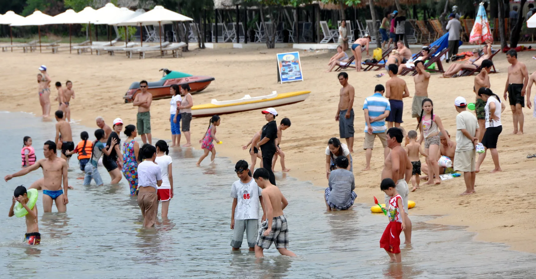 “Mùa vàng” du lịch hè bắt đầu “nóng”