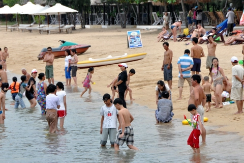 “Mùa vàng” du lịch hè bắt đầu “nóng”