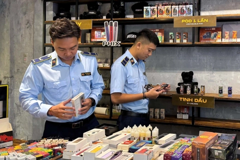 Tràn lan thuốc lá điện tử trên “chợ mạng” khi luật chưa theo kịp thực tế