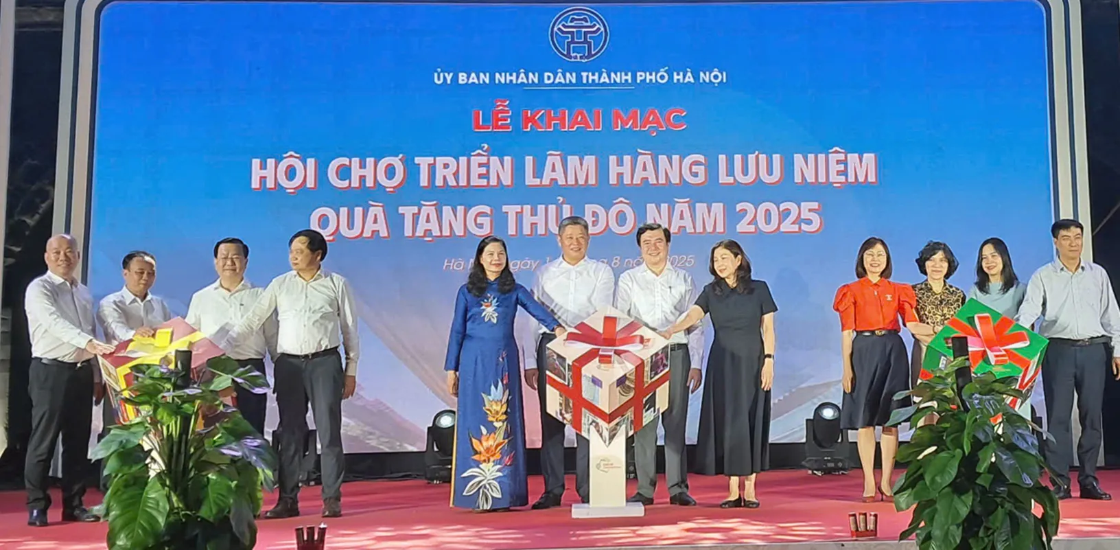 Quảng bá sản phẩm quà tặng tới du khách trong nước và quốc tế