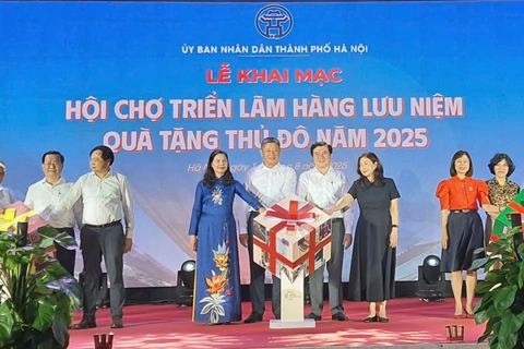 Quảng bá sản phẩm quà tặng tới du khách trong nước và quốc tế