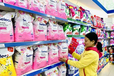 Siêu thị giảm giá kích cầu tiêu dùng những tháng cuối năm
