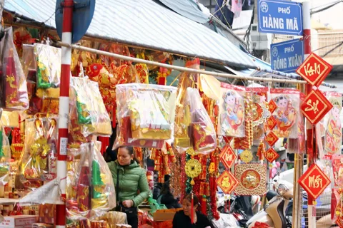 Hàng hóa Tết ông Công ông Táo không tăng giá nhưng vẫn ế ẩm