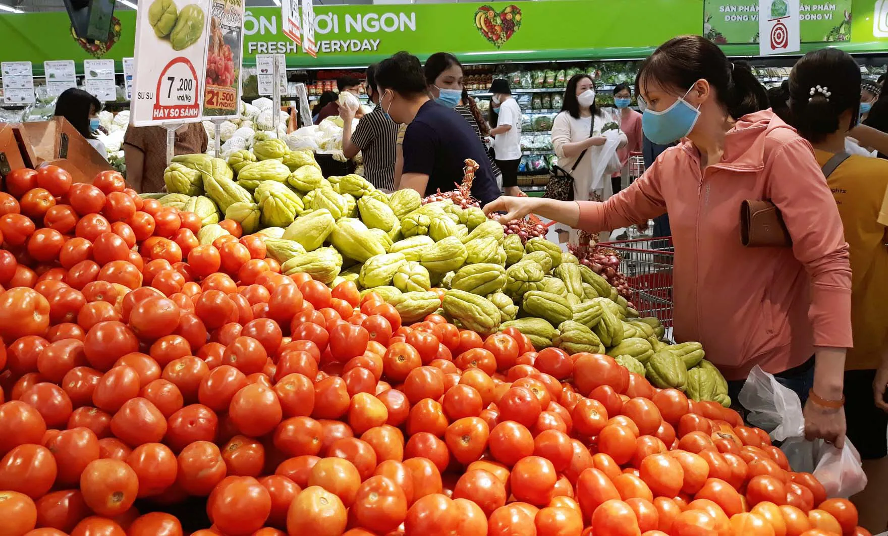 Siêu thị giảm giá khủng kích cầu tiêu dùng