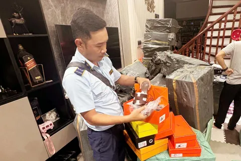 Hà Nội: phát hiện 5779 sản phẩm giày dép giả nhãn mác nổi tiếng