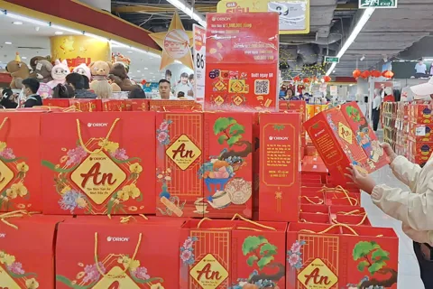 Hàng nội làm chủ thị trường bánh kẹo Tết Bính Ngọ