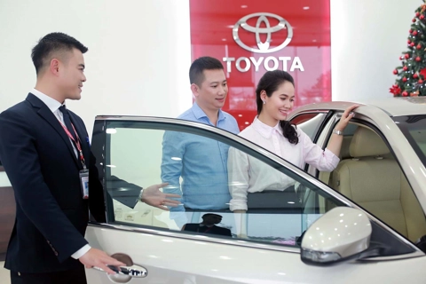 Cung vượt cầu các hãng xe ô tô đồng loạt giảm giá