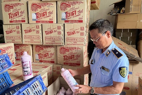 Liên tục phát hiện sữa và dầu ăn “bẩn”: Quản lý thị trường chịu trách nhiệm đến đâu?