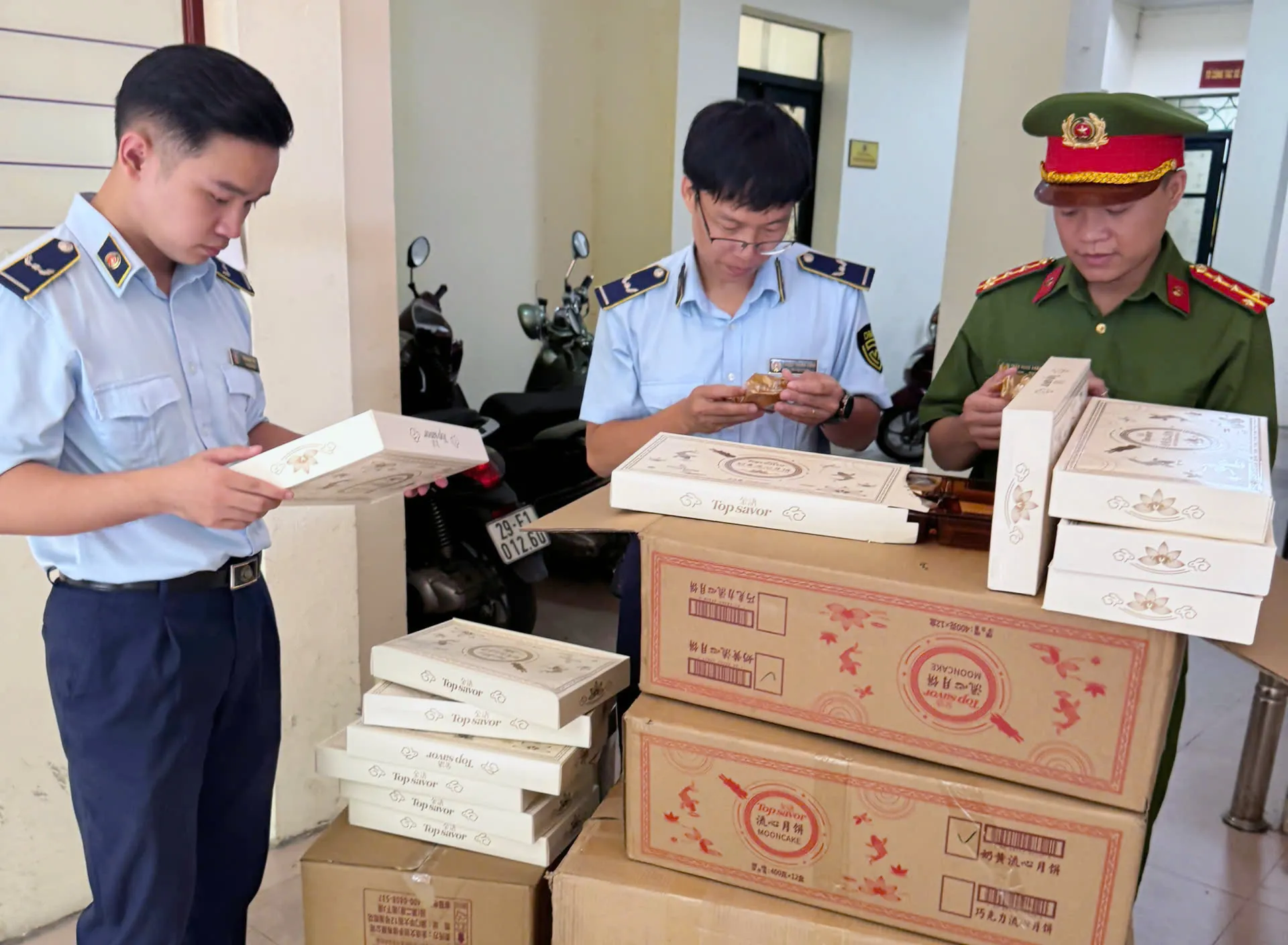 Hà Nội: liên tiếp phát hiện bánh và đồ chơi Trung thu nhập lậu