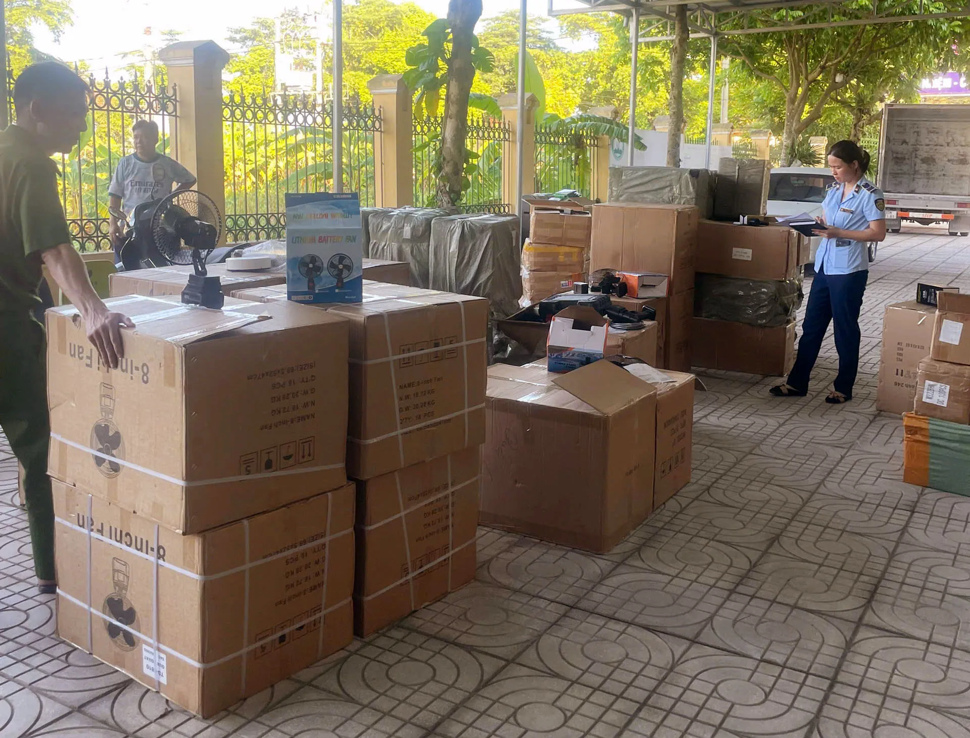 Hà Nội: phát hiện hơn 1800 quạt điện nhập lậu không đảm bảo an toàn