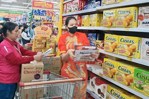 Siêu thị tung khuyến mại, bán lẻ Hà Nội bứt lên dịp Tết Dương lịch