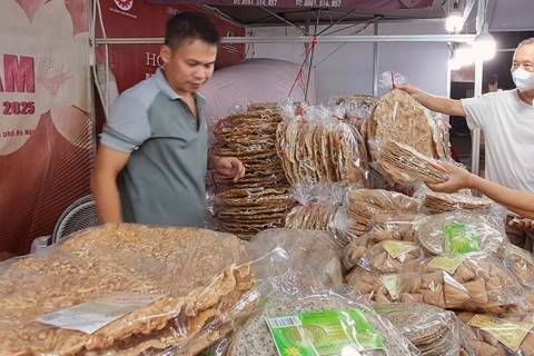 Người dân thỏa sức mua sắm hàng Việt chất lượng cao