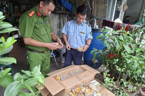 Quản lý thị trường Hà Nội bắt giữ nhiều vụ buôn bán bánh Trung thu nhập lậu