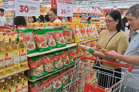 Chen chân vào siêu thị mua sắm trong kỳ nghỉ lễ 30/4 và 1/5
