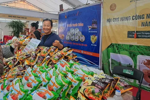 Cầu nối đưa sản phẩm công nghiệp nông thôn đến người tiêu dùng