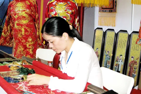 Nâng tầm thủ công mỹ nghệ Hà Nội trên bản đồ xuất khẩu thế giới