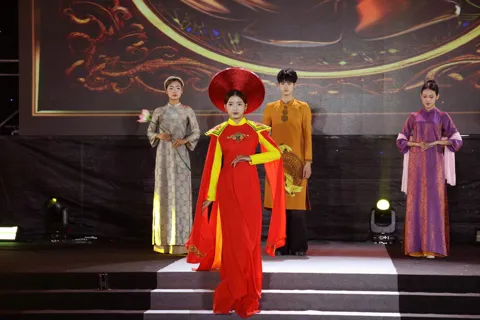 Lễ hội Áo dài du lịch Hà Nội 2025 thu hút gần 20.000 lượt khách