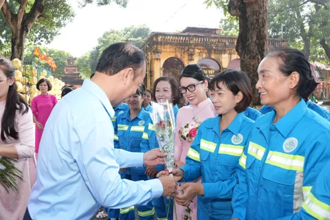 Hoa về trên phố – Hành trình tri ân và lan tỏa yêu thương