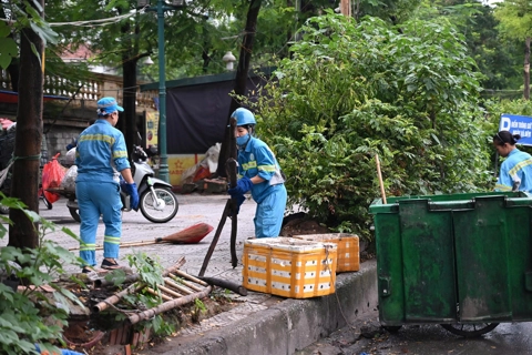 Hơn 1000 nhà vệ sinh công cộng và 800 thùng rác được lắp đặt để đảm bảo vệ sinh môi trường phục vụ A80